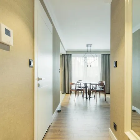 Grand - Prestigious Victoria Apartment *